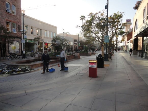 Santa Monica - main shopping and restaurant street